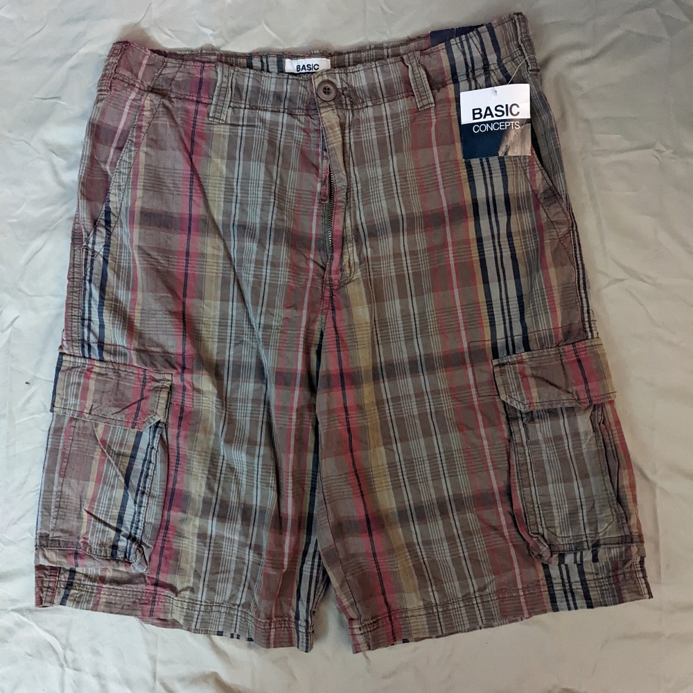 NWT-Men's Cargo Shorts-Size 34